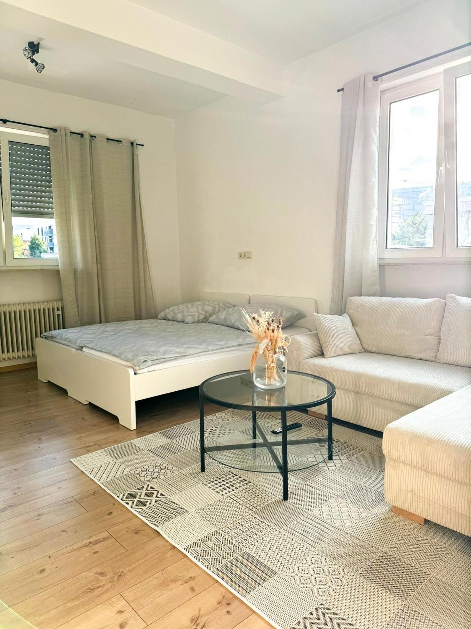 Family And Business Three Apartment *